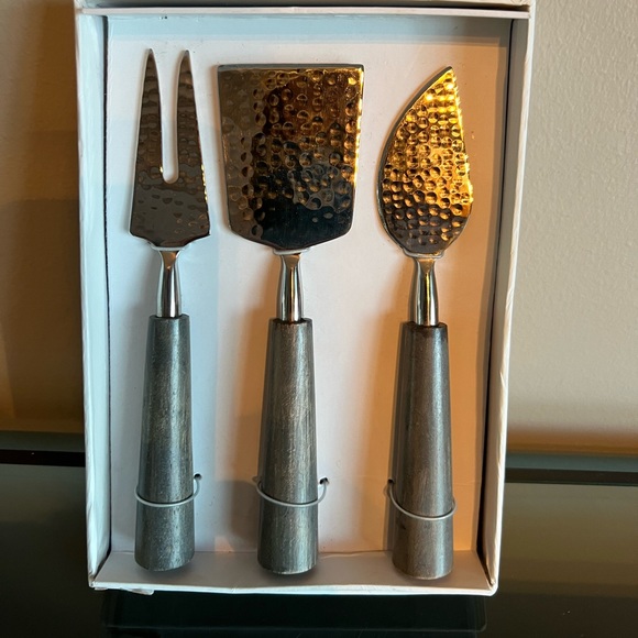 Driftwood cheese knife set of  three. Get ready for football parties! - Picture 3 of 4